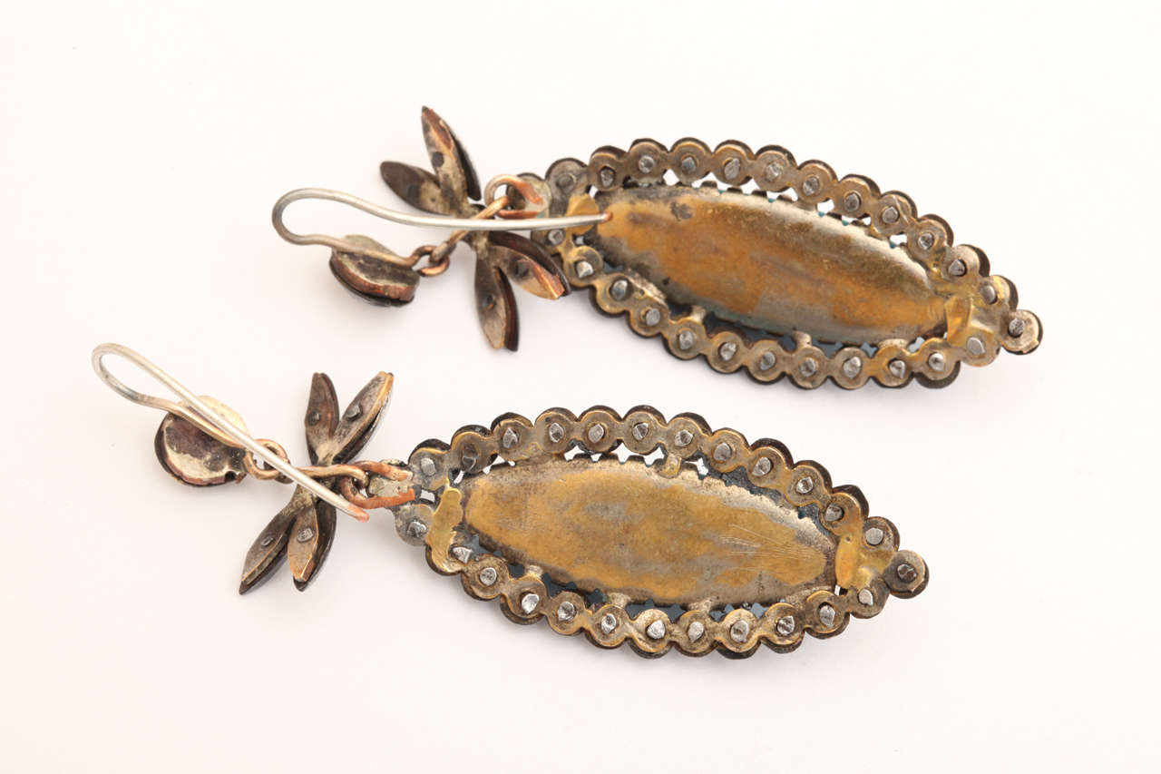 Antike viktorianische Ohrringe aus türkisfarbenem Glas und geschliffenem Stahl, um 1840 Damen im Angebot