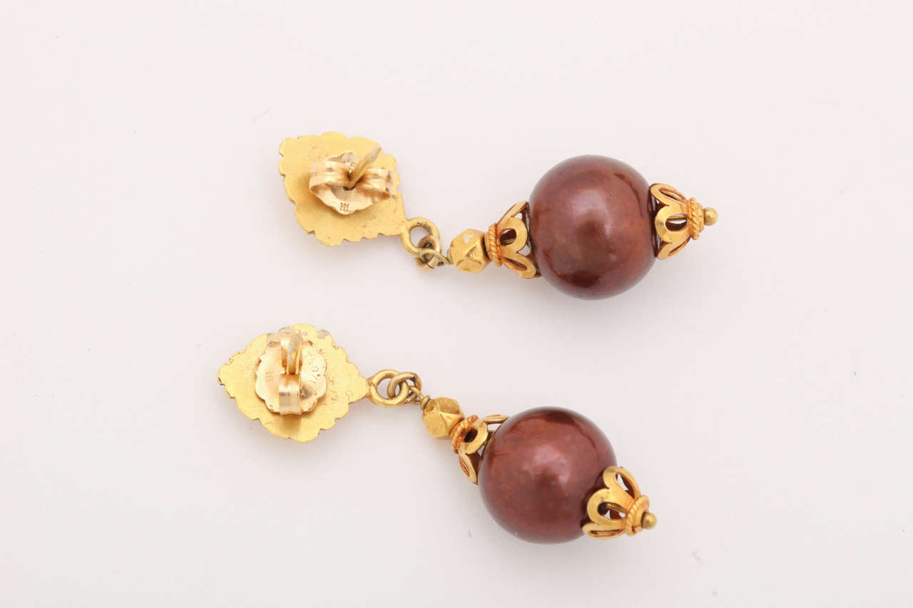 Chocolate Pearl Gold Necklace and Earrings In New Condition For Sale In TRYON, NC