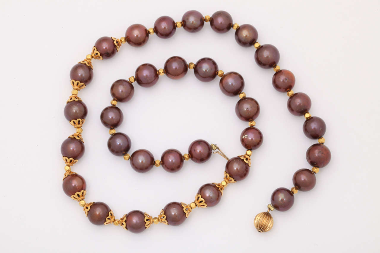 Chocolate Pearl Gold Necklace and Earrings For Sale 1