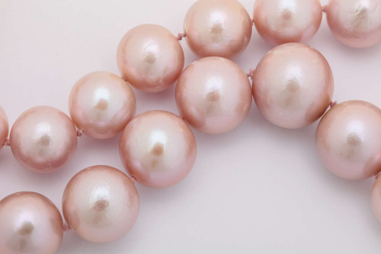 Women's Important Pink Pearl Necklace