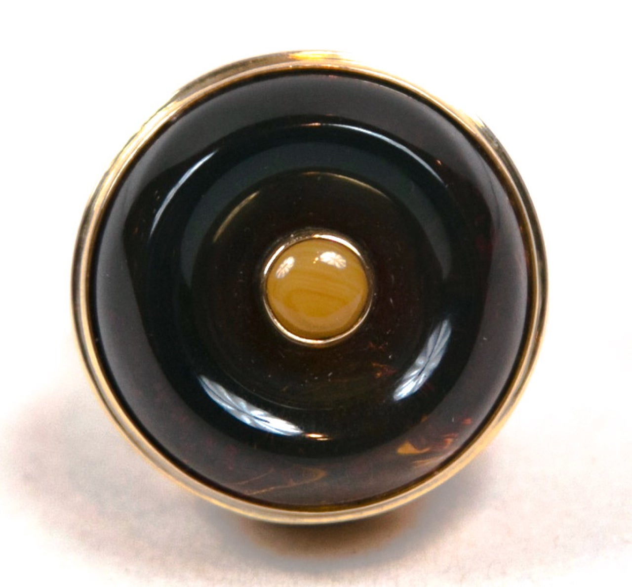 1990's Gold and Amber Ring Presented By Carol Marks In Excellent Condition In St.amford, CT