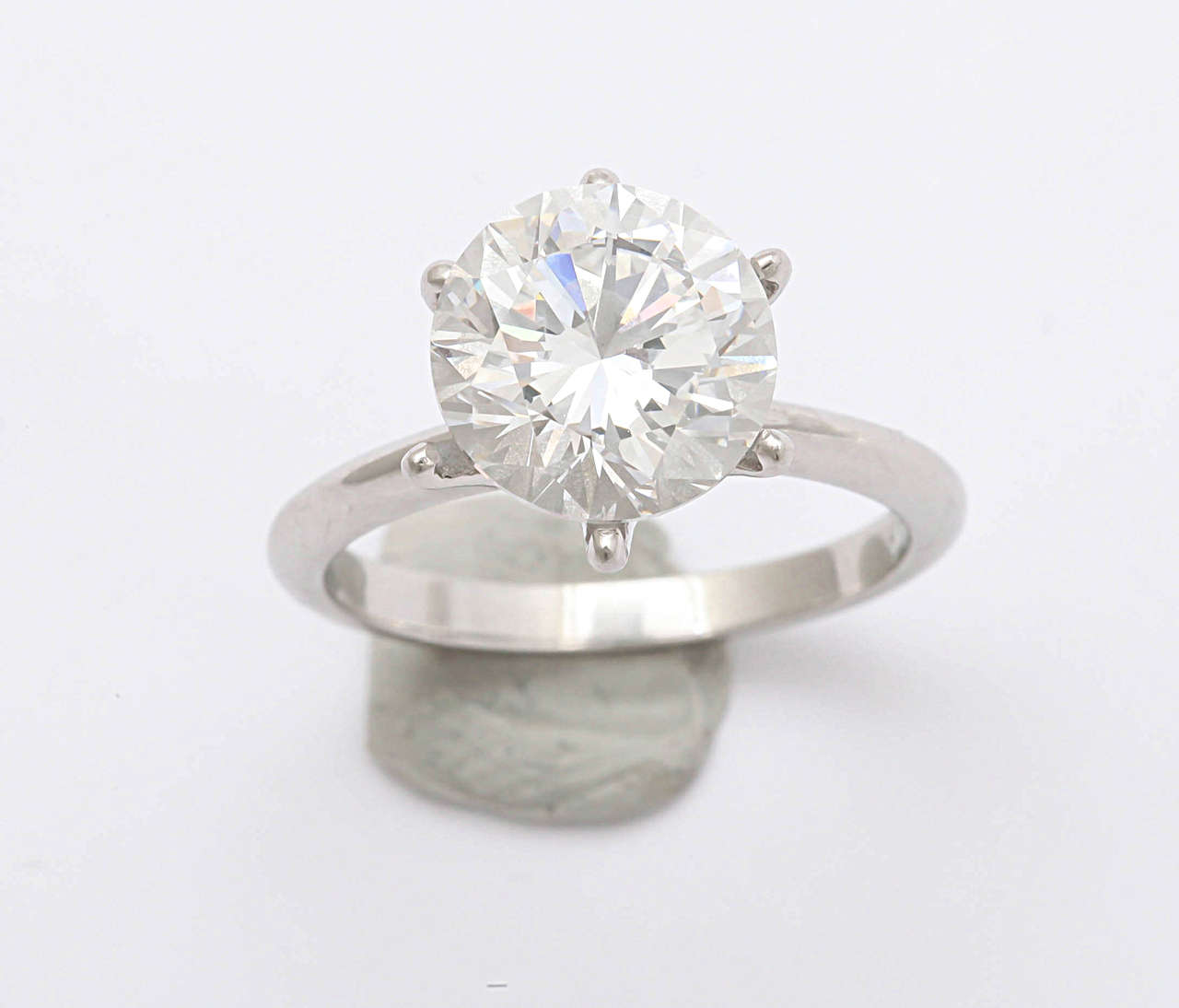 Gorgeous 5.01 CT round brilliant diamond; Color: E, Clairty VS2

GIA Certified 2165630517

Measurements 
10.72-10.78 * 6.78mm