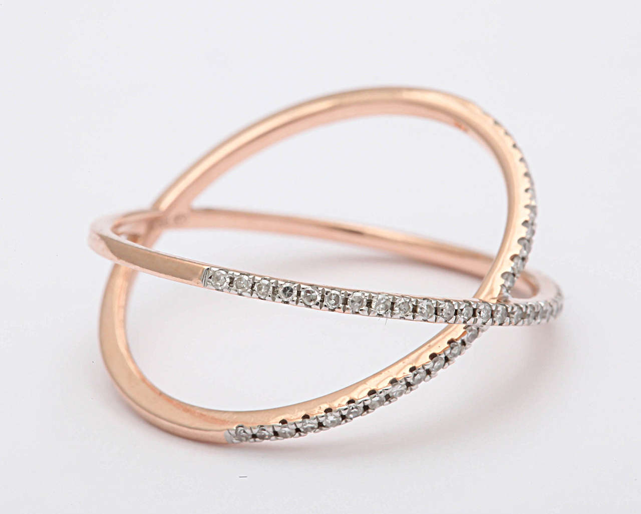 Chic Rose gold diamond 'X' ring, 0.15 carats.