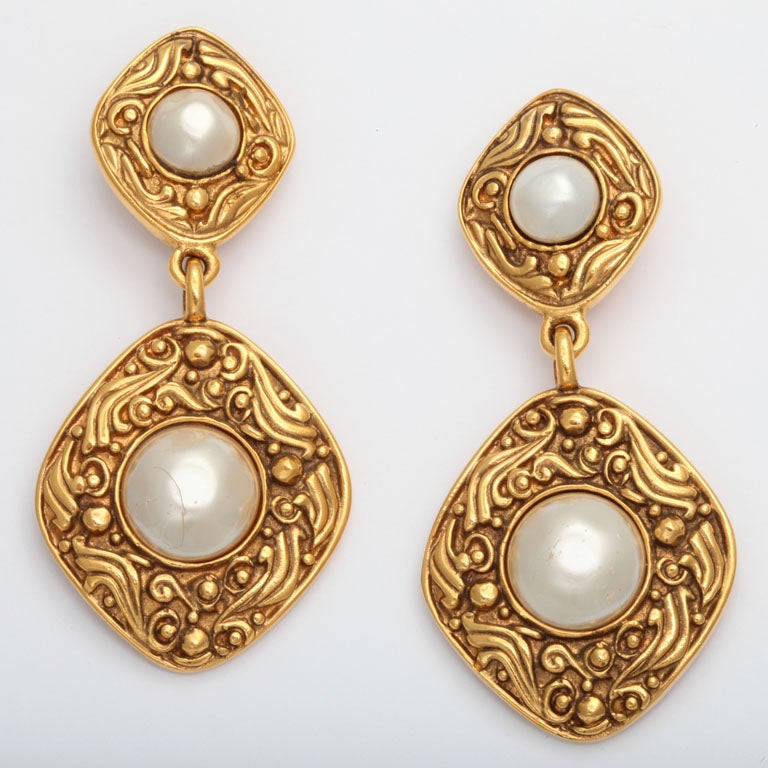 A fabulous pair of vintage Chanel pearl clip earrings with repose design
