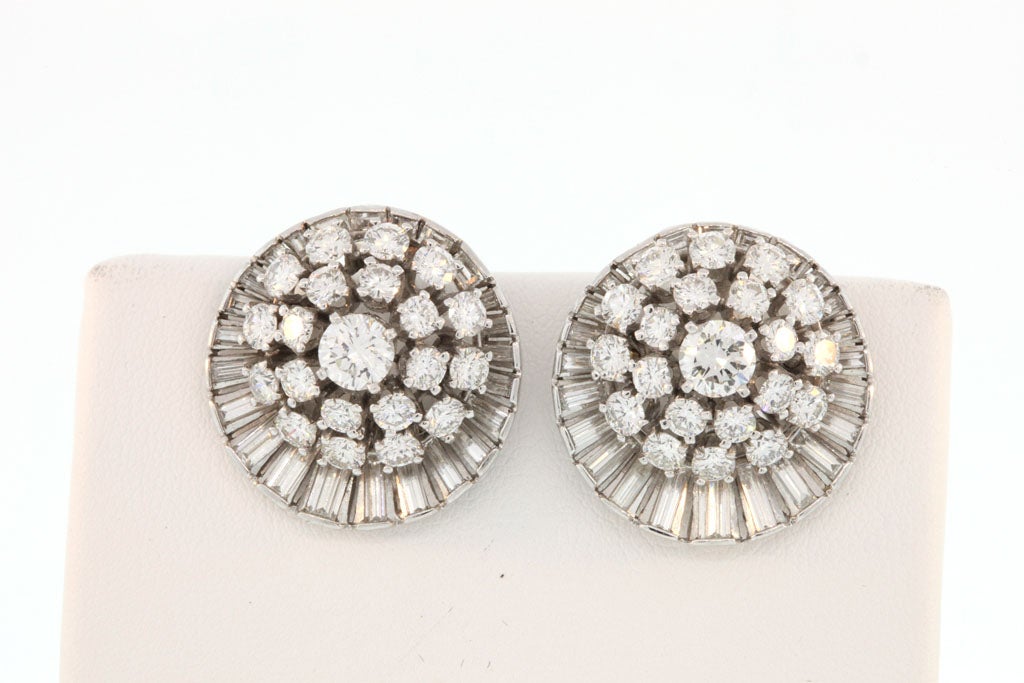 Diamond Satellite Earclips In Excellent Condition For Sale In New York, NY