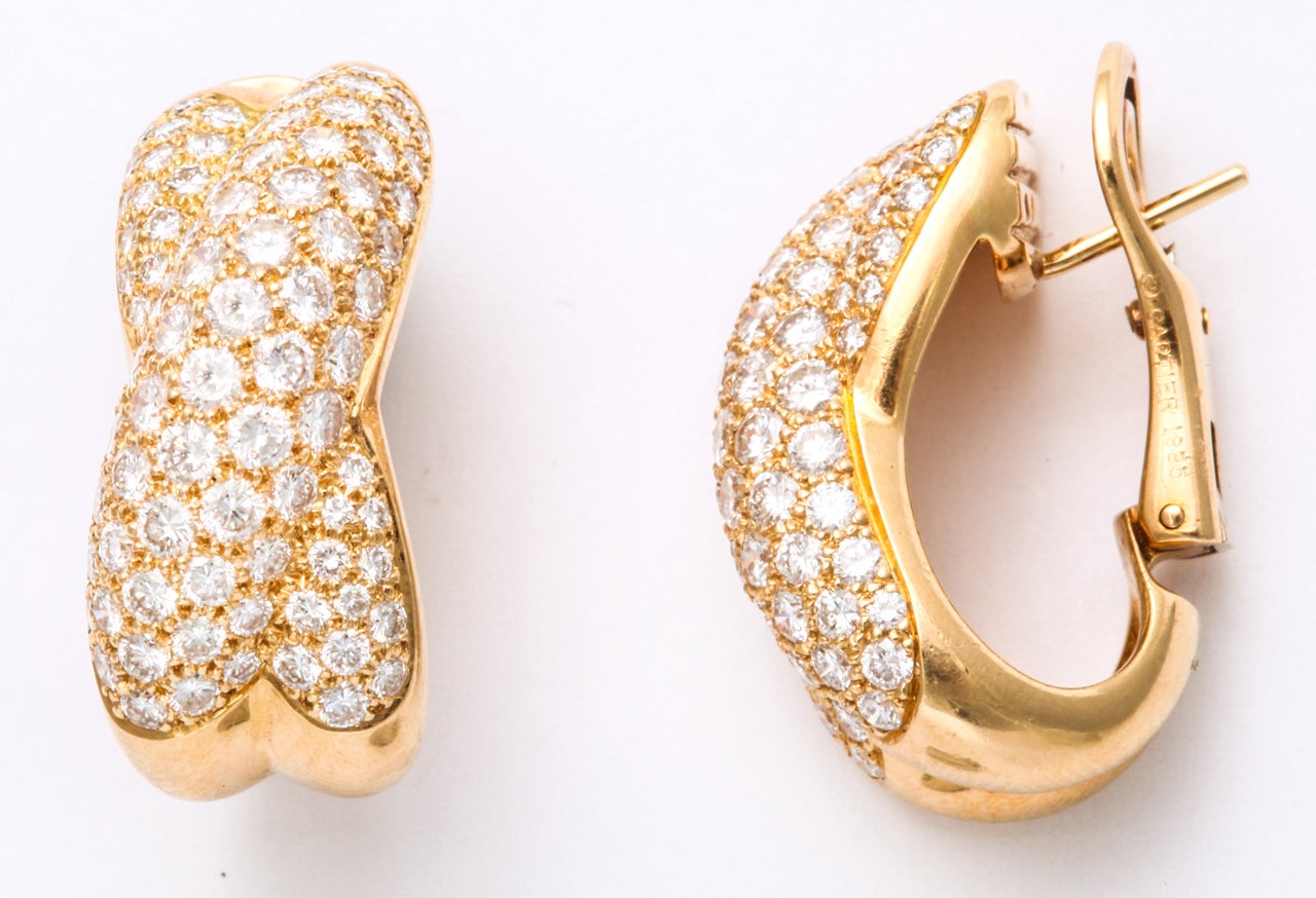 CARTIER Diamond Gold Crossed Omega Earrings In Excellent Condition For Sale In New York , NY
