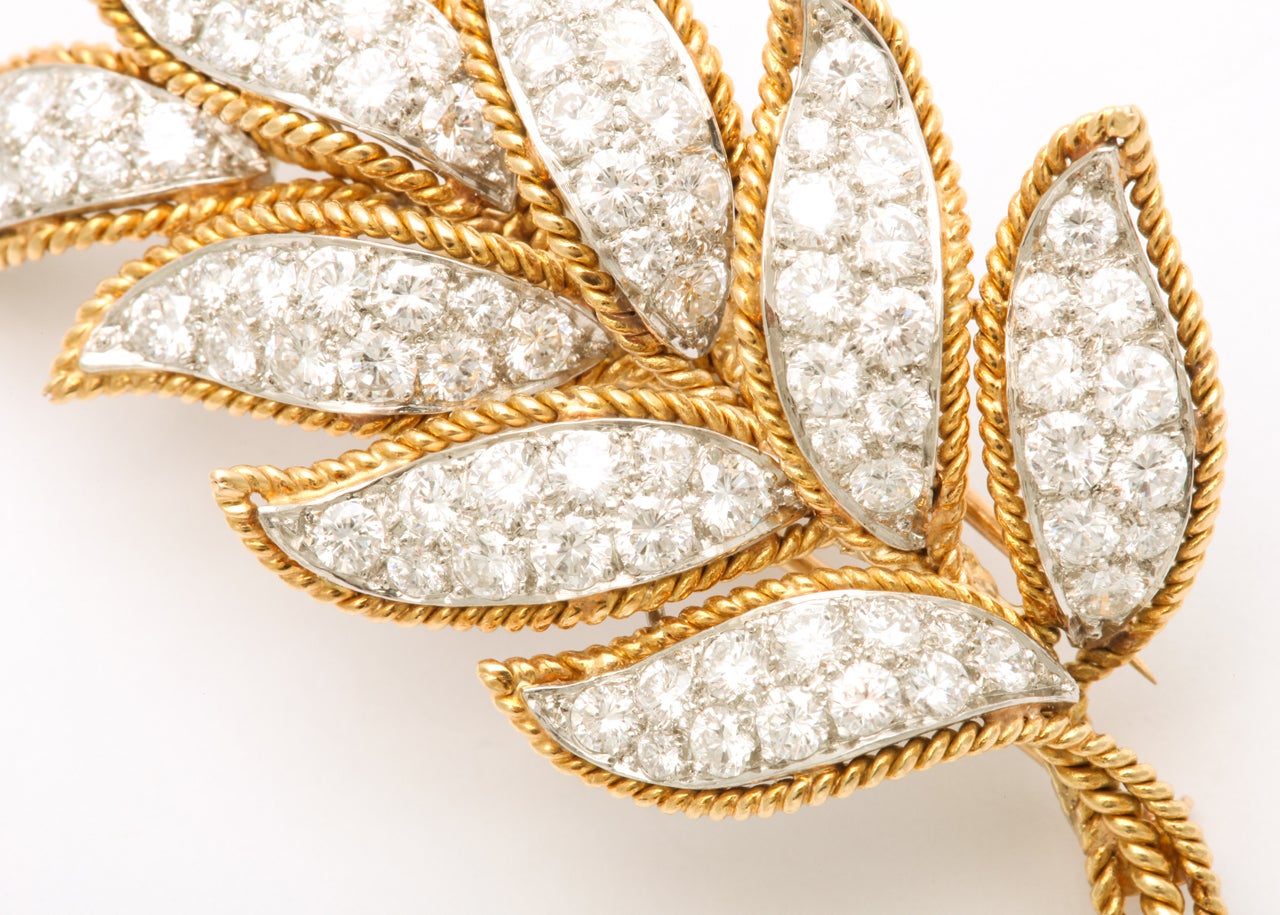 Van Cleef & Arpels VCA Yellow Gold Diamond Leaf Brooch In Excellent Condition In New York , NY