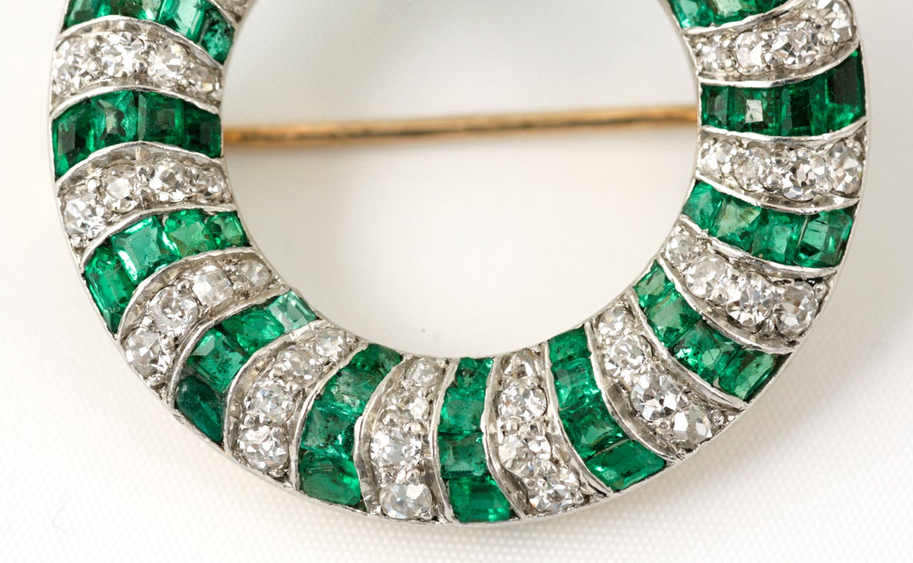 Women's 1920s  emerald and diamond open circle brooch