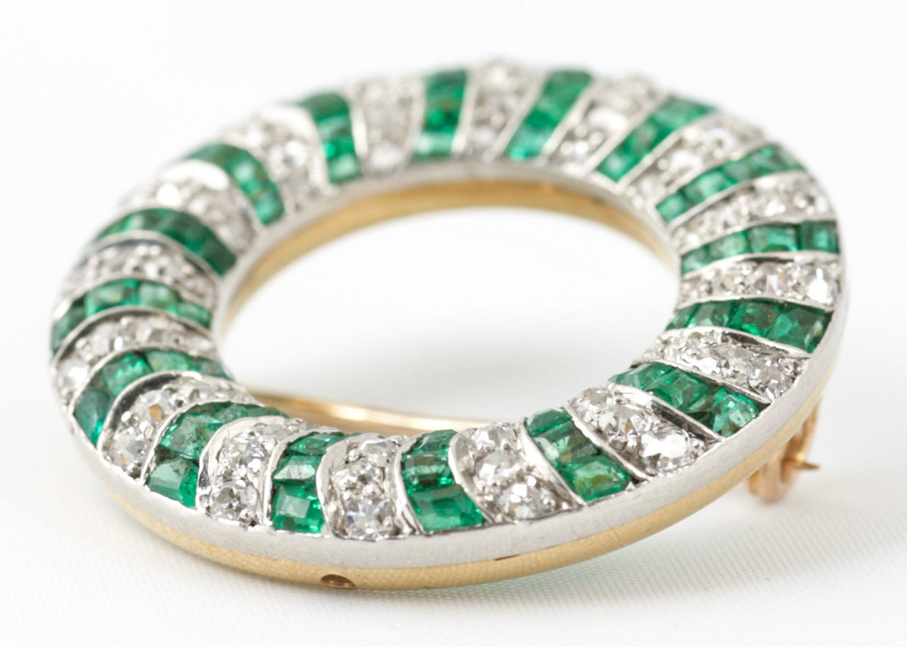 1920s  emerald and diamond open circle brooch In Excellent Condition In London, GB
