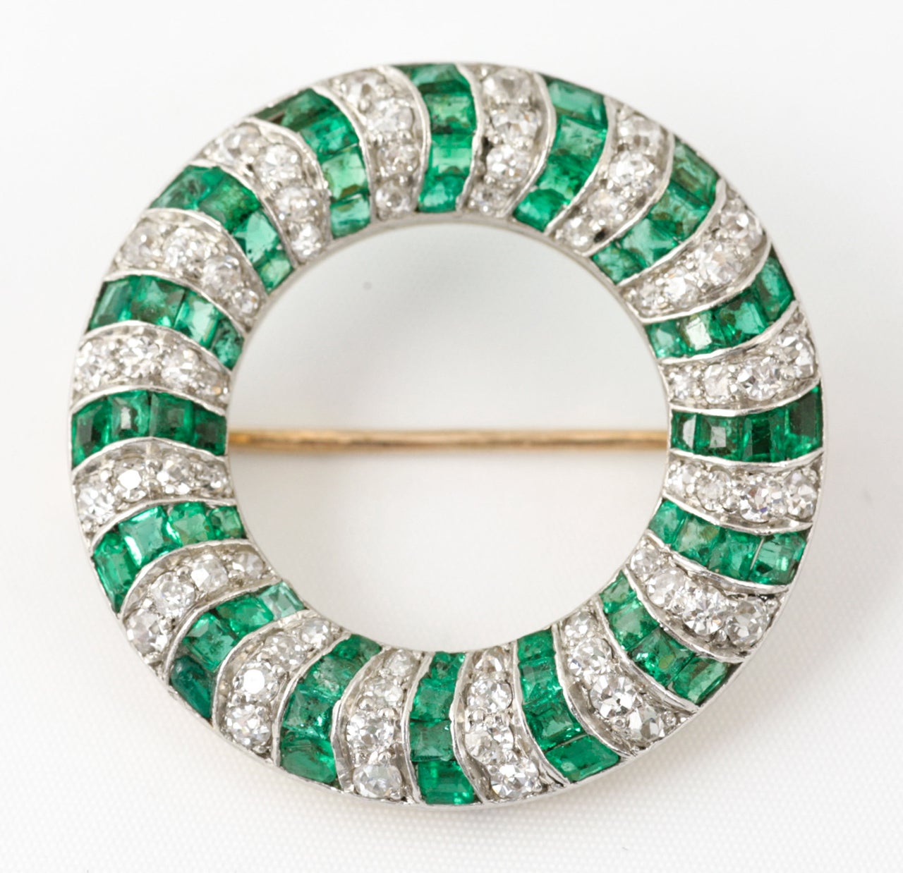 French 1920s  emerald and diamond open circle brooch