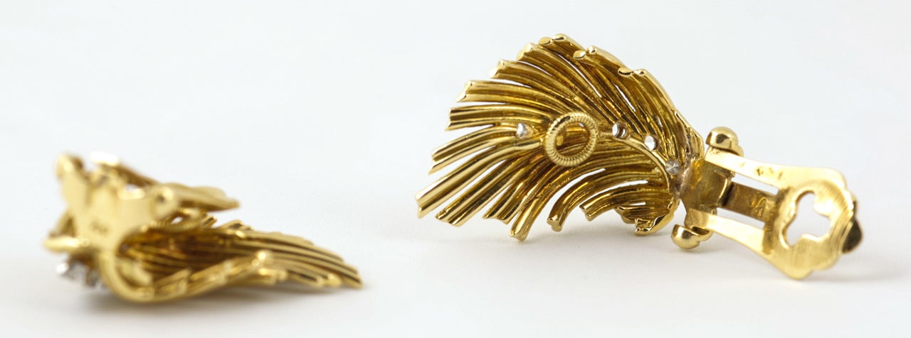 Van Cleef & Arpels Diamond Gold Leaf Clip Earrings 1