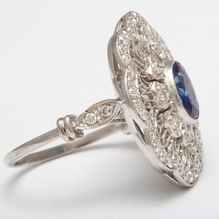Edwardian Sapphire And Diamond Flower Ring In Excellent Condition In New York, NY