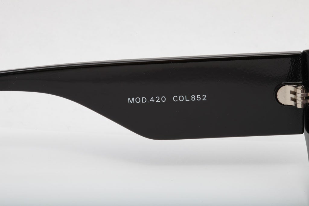 Versace Sunglasses MOD 420 COL 852 In Excellent Condition In Chicago, IL