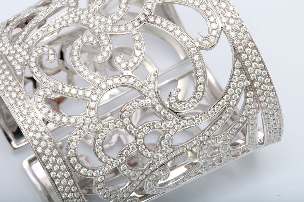 Women's VERGANO Diamond and White Gold Hinged Tapered Cuff Bracelet