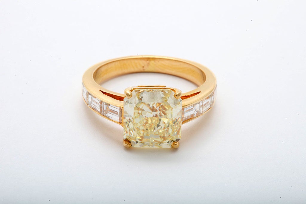 Women's Fancy Yellow Diamond Ring