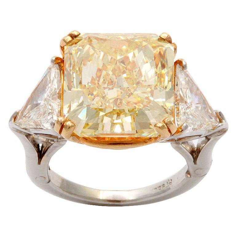 Spectacular Fancy Yellow Diamond  Ring