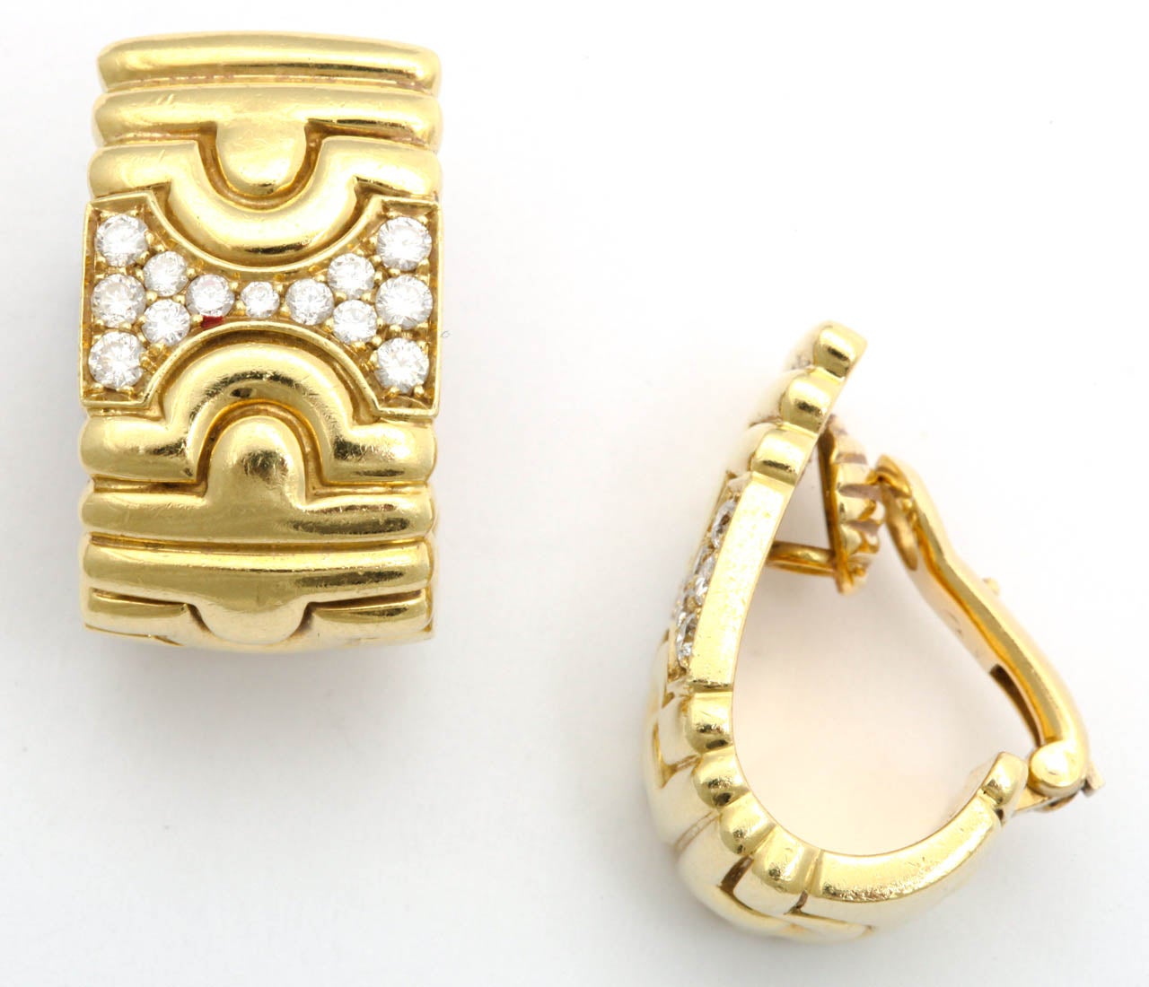 Clip on Diamond & Gold Earrings In Excellent Condition For Sale In New York, NY
