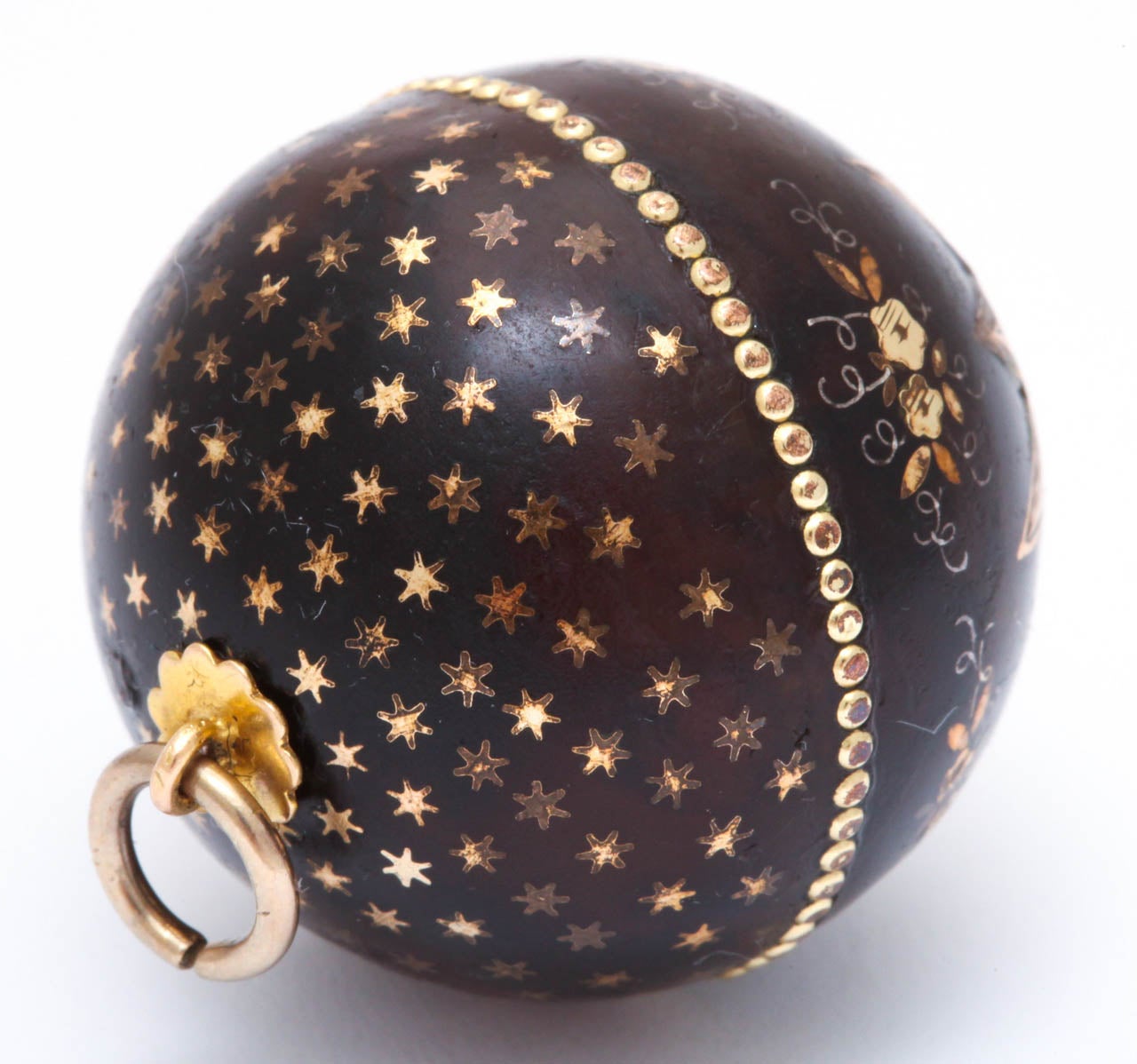 Beads of Gold and Heavenly Stars and Flowers on a Pique Ball Pendant In Good Condition In Stamford, CT