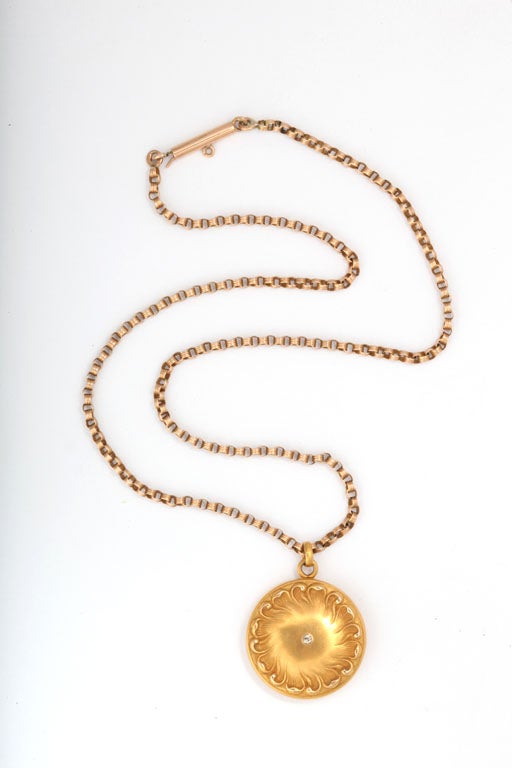 Art Nouveau Beauty, Golden Flower Locket In Excellent Condition In Stamford, CT