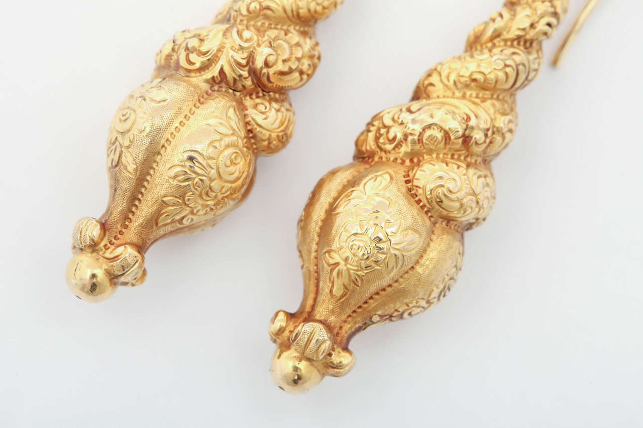 Early Victorian Golden Chandelier Earrings In Excellent Condition In Stamford, CT
