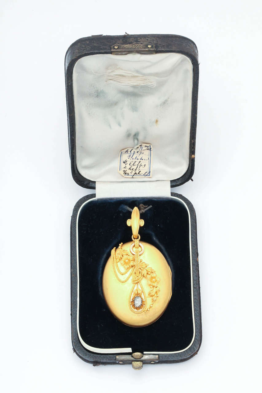 Still Life in a Victorian Gold Locket and the Knot That Binds 3