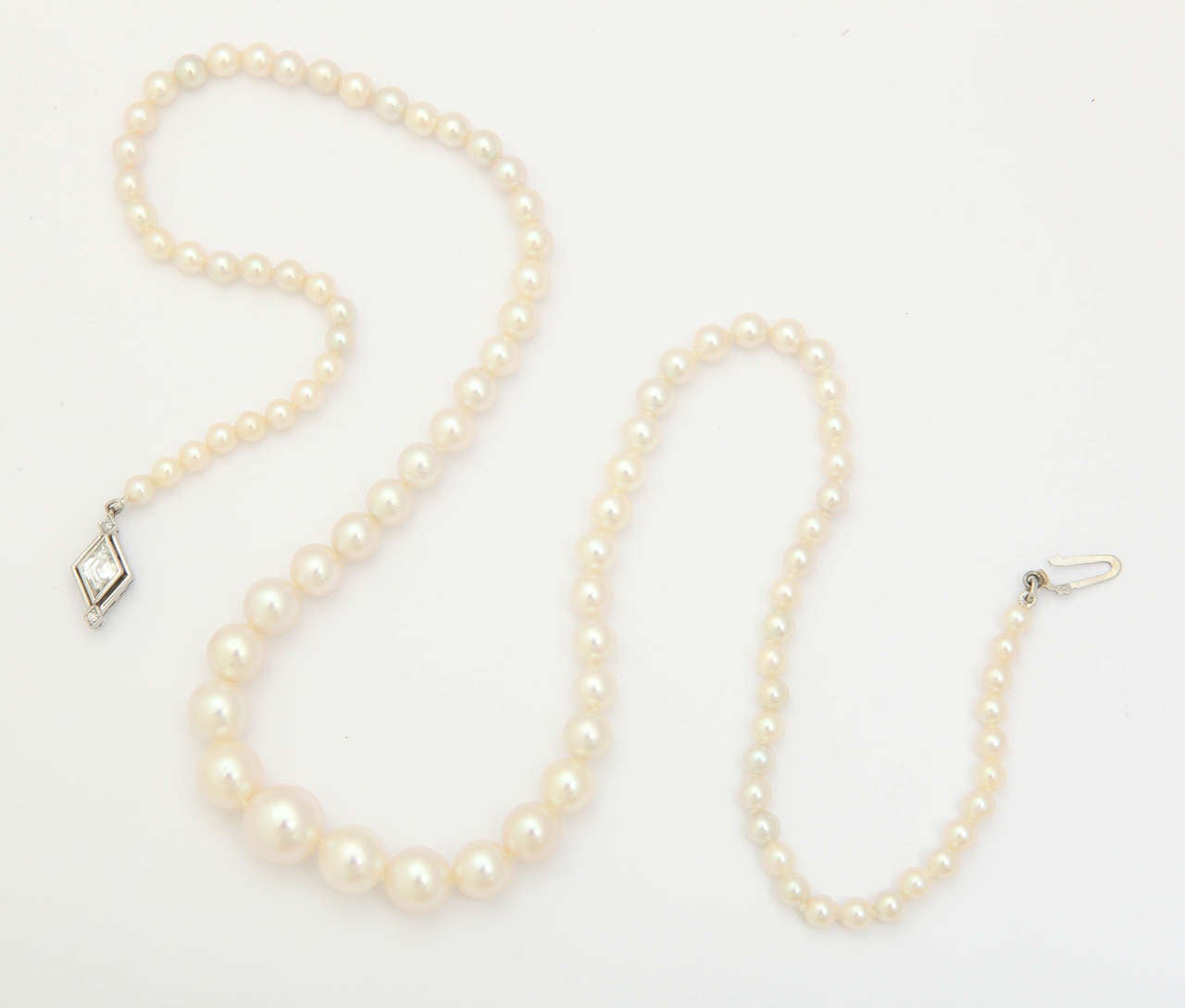 Graduated Cultured Pearl Necklace with Diamond Gold Clasp For Sale 2