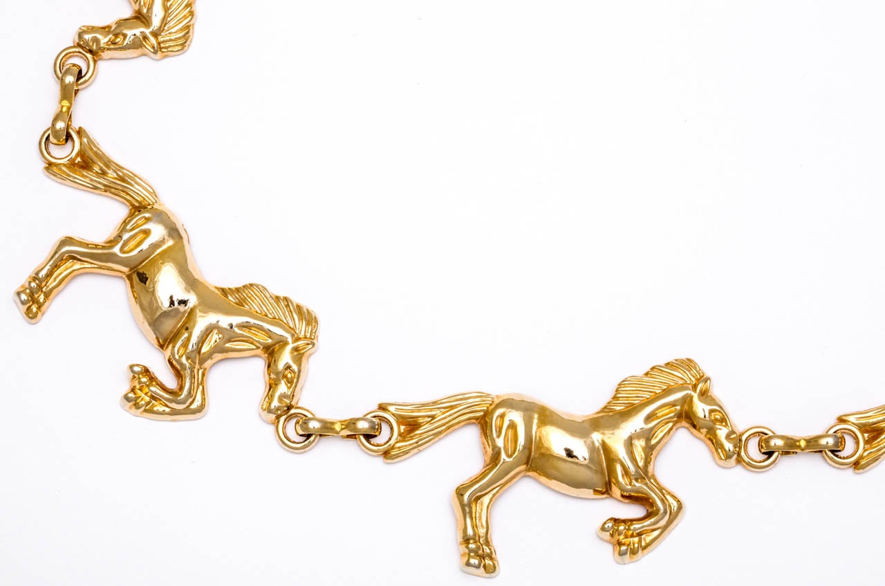 Italian Goldtone Horse Belt, Costume Jewelry In Excellent Condition For Sale In Stamford, CT