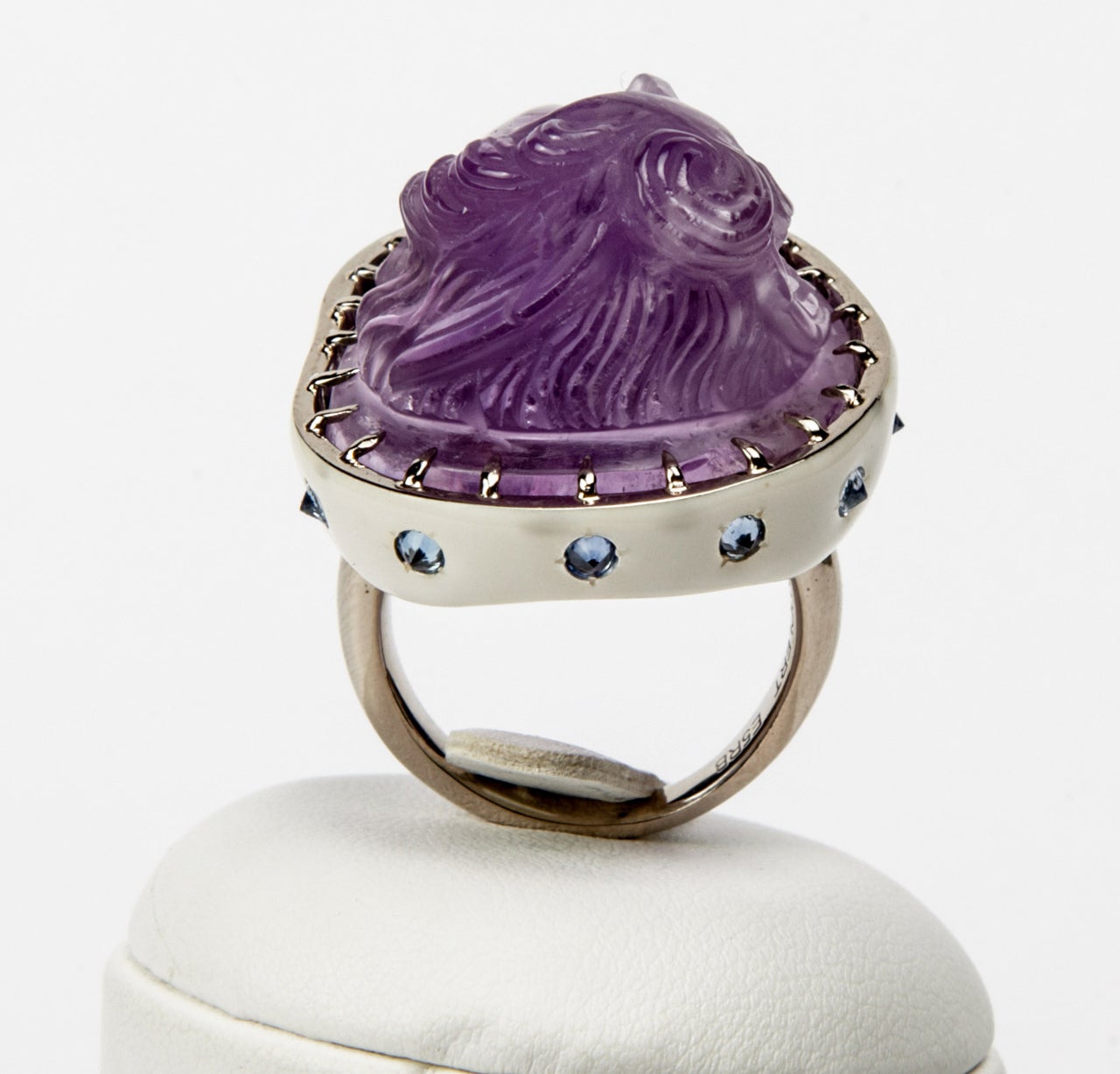 Antique Amethyst Cameo Ring In Excellent Condition In Paris, IDF