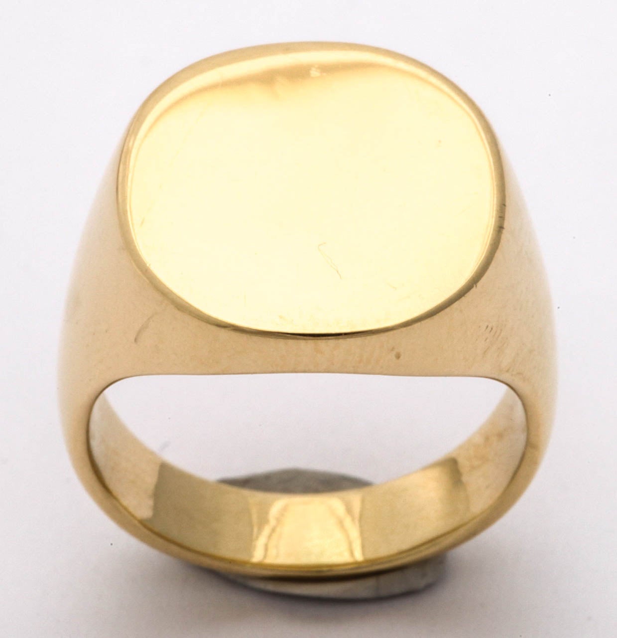 18kt yellow gold Chic Gentlemen's Signet Ring With High Polish Gold Design And Very Solid Weight Signed By TIFFANY&CO.