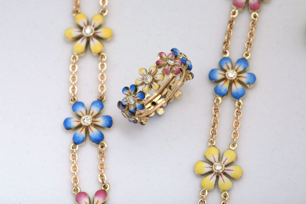 Enamel Diamond Gold Ring Earrings Bracelet Necklace Daisy Flower Suite In Excellent Condition In Miami Beach, FL