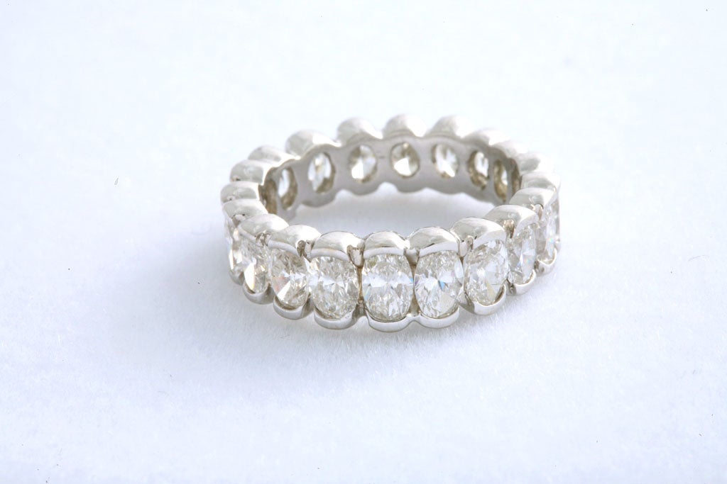 Graduated Oval Cut Diamond Eternity Band