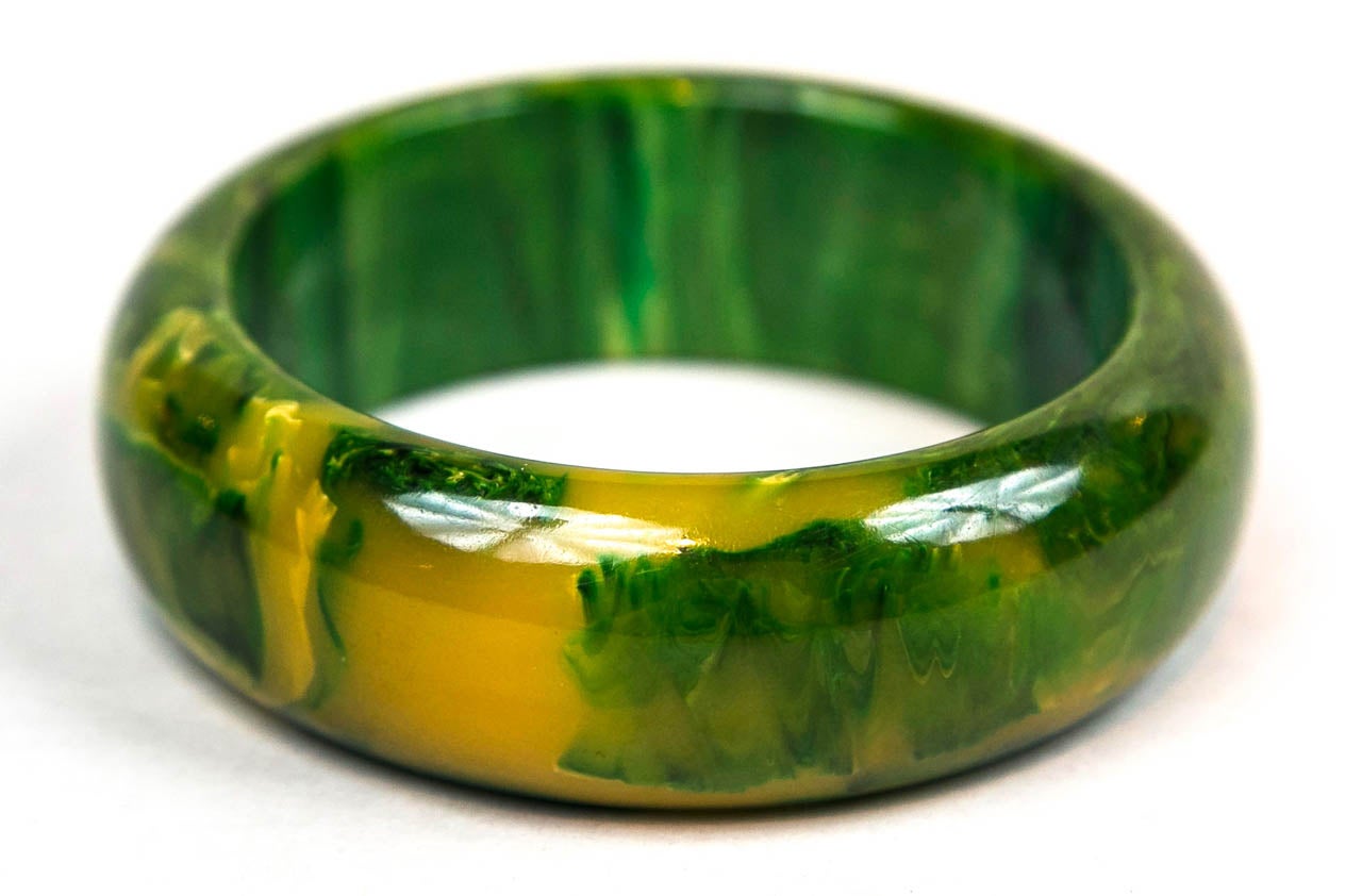 fresh from the funkyfinders  bakelite collection is this statement piece. this thick bangle epitomizes bakelite 'end of day' aka marbled characterisitics, meaning at the 'end of the day' the factories would mix their colors together. an iconic