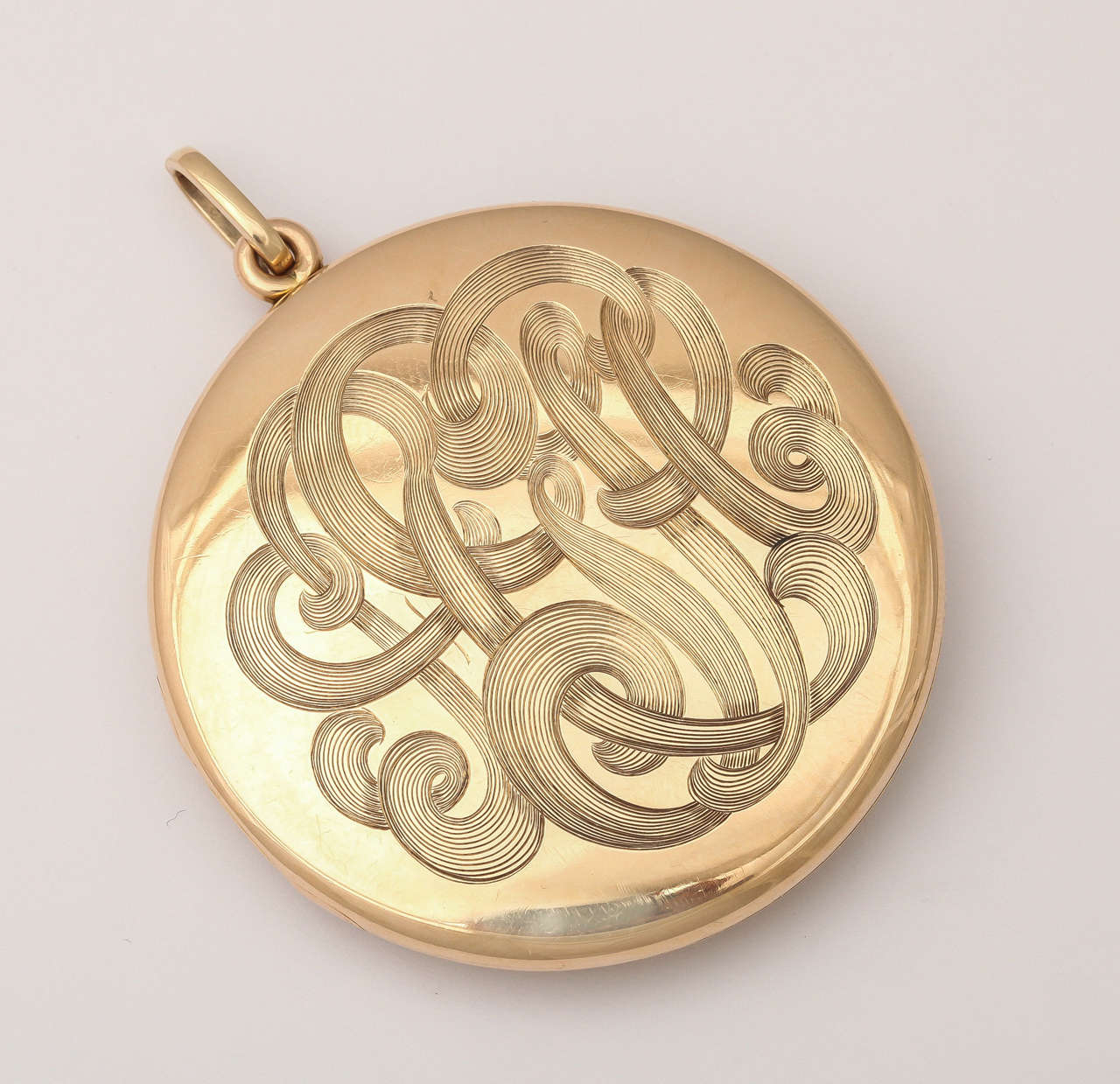 The Heart of a Diamond in a Large Gold Edwardian Locket In Excellent Condition In Stamford, CT