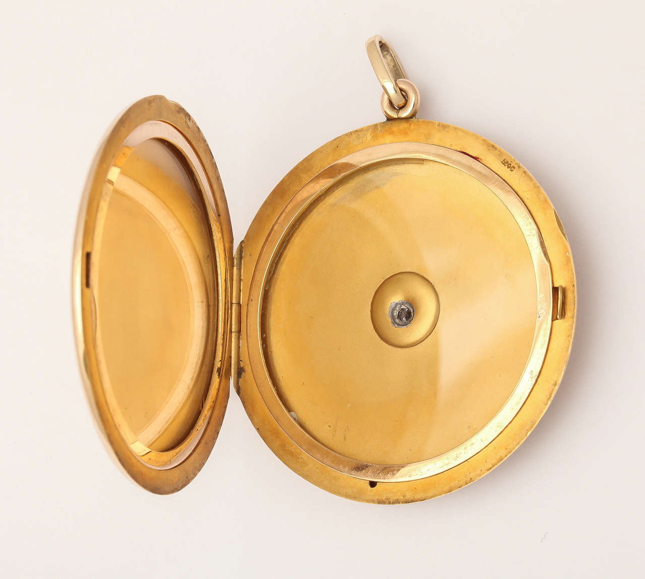 Women's The Heart of a Diamond in a Large Gold Edwardian Locket