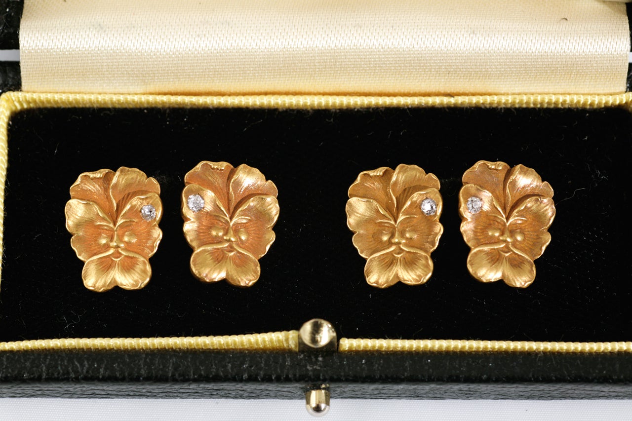 Diamond Gold Pansy Floral Cufflinks In Excellent Condition For Sale In London, GB