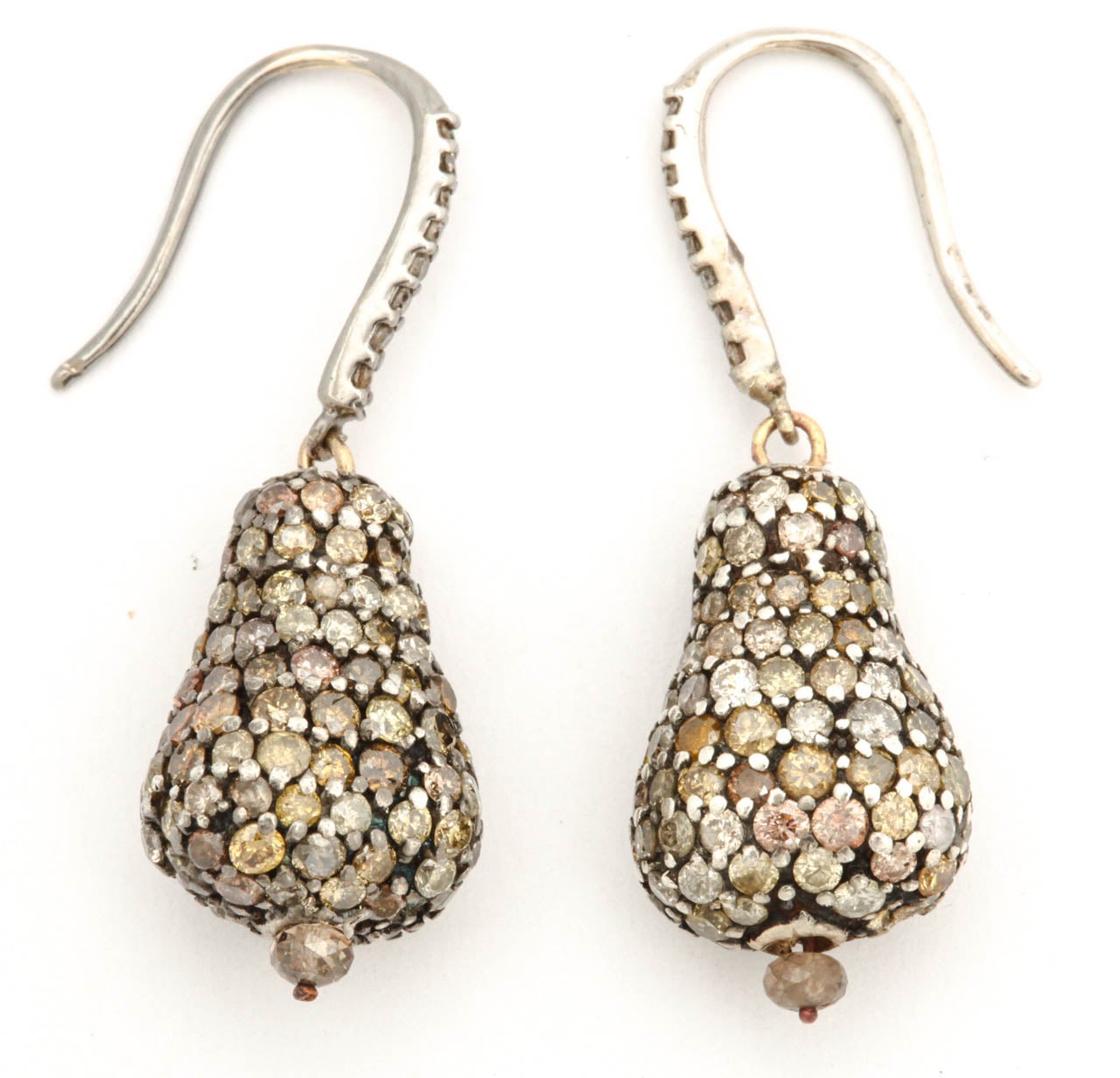 A pair of rhodium plated 18kt yellow gold, sterling silver and diamond pear earrings. The earrings are set with approximately 6.78cts of fancy colored diamonds.
Length: 1.20 inches
Length of pear: .75 inch