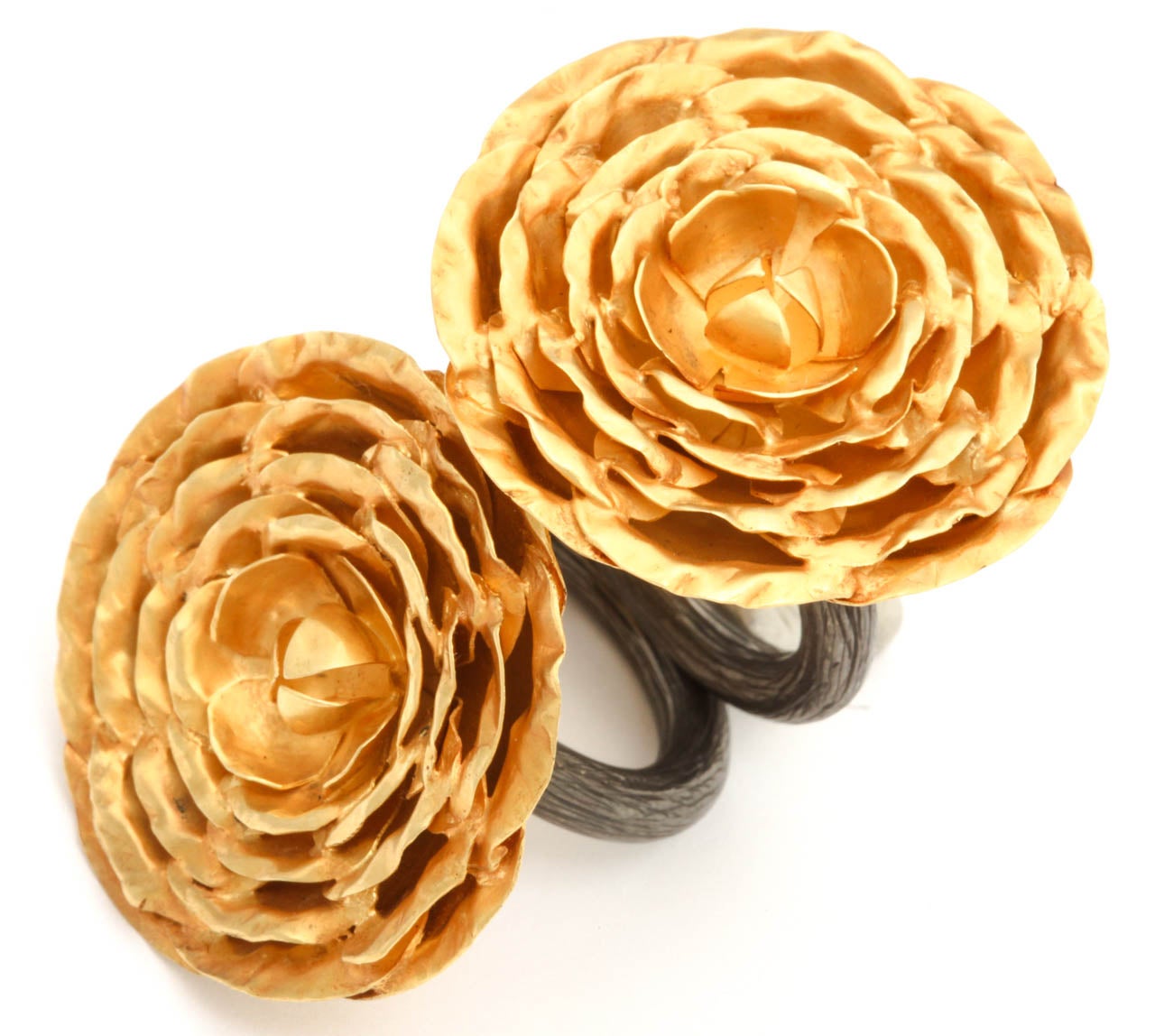A pair of peonies rings. The rings are composed of hand made 18kt yellow gold peony flowers that are attached to rhodium plated sterling silver vine shanks. The ring size is easily adjustable since the shank is open.
Width: 1.35 inches
Flower
