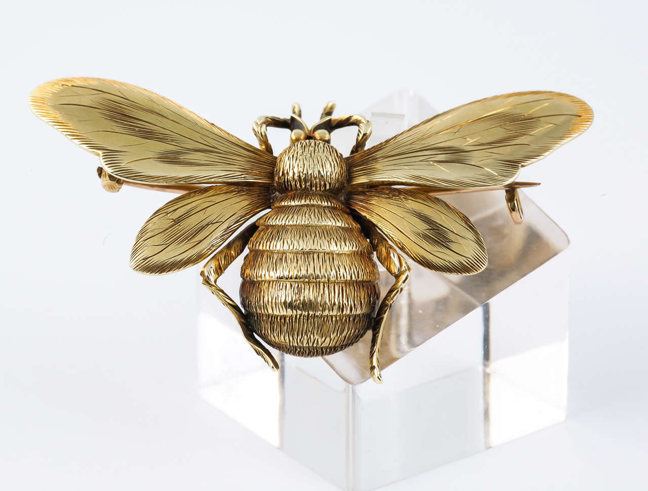 Large Victorian Bee Brooch in 15ct Gold