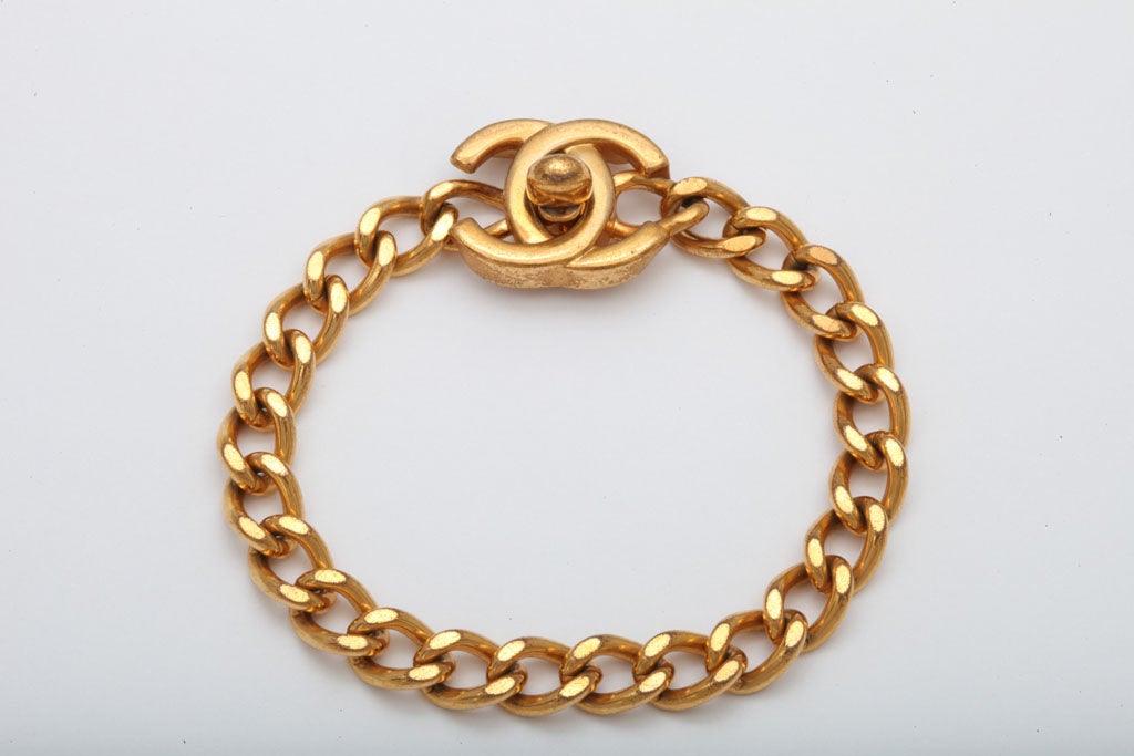 Chanel gold tone bracelet with CC closure.<br />
Length 7 inches, The CC logo is 0.8 by 0.7 inch.