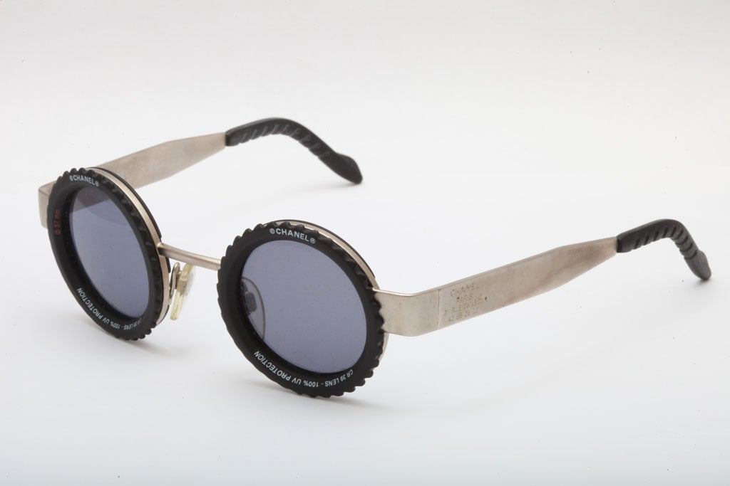 Chanel rare round sunglasses with Chanel logo on the frame. <br />
Width 5 inches, height 1.8 inches.