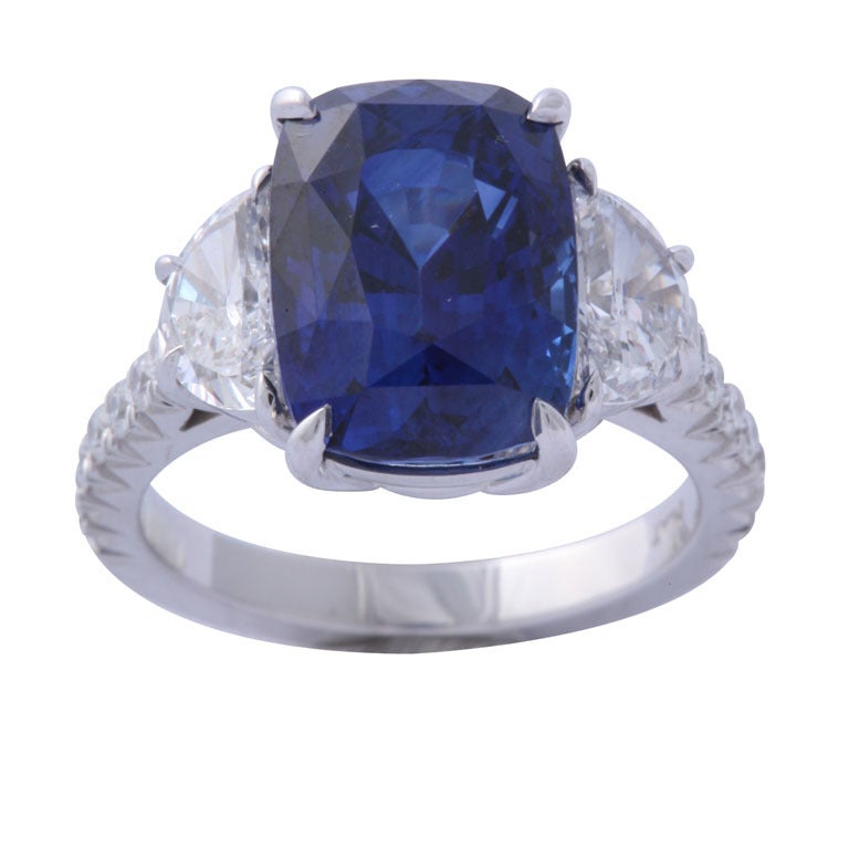 Magnificent Sapphire and Diamond Ring For Sale