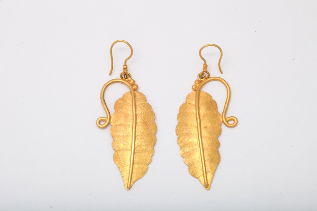 A pair of 18kt yellow gold leaf and vine earrings