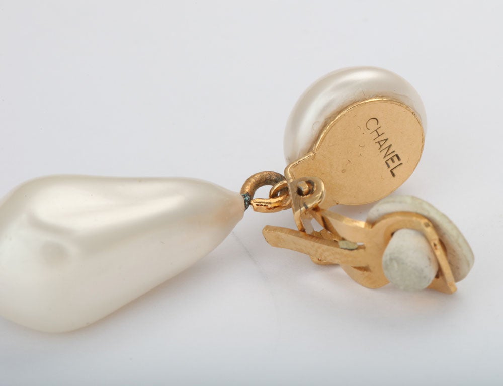 CHANEL MINI PEARL DANGLING EARRINGS 1