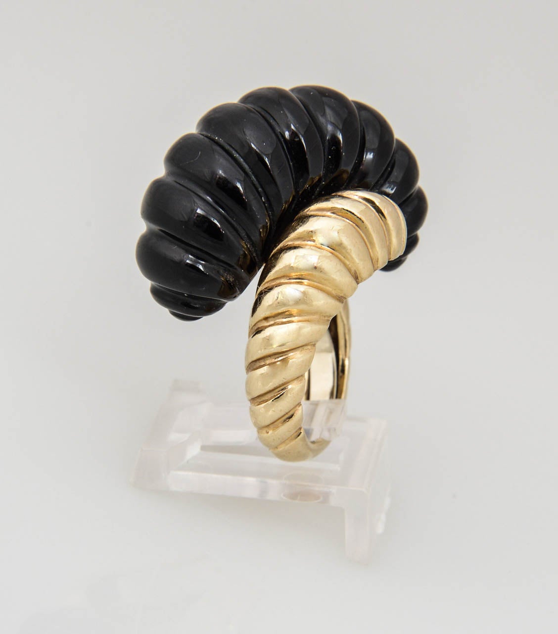 Women's 1960s Stylized Ribbed Onyx Yellow Gold Cocktail Ring For Sale