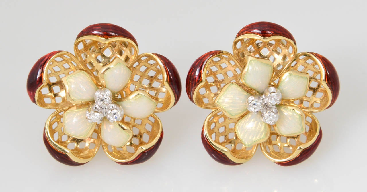 Midcentury Red and Cream Enamel Gold Flower Earrings In Excellent Condition For Sale In Miami Beach, FL