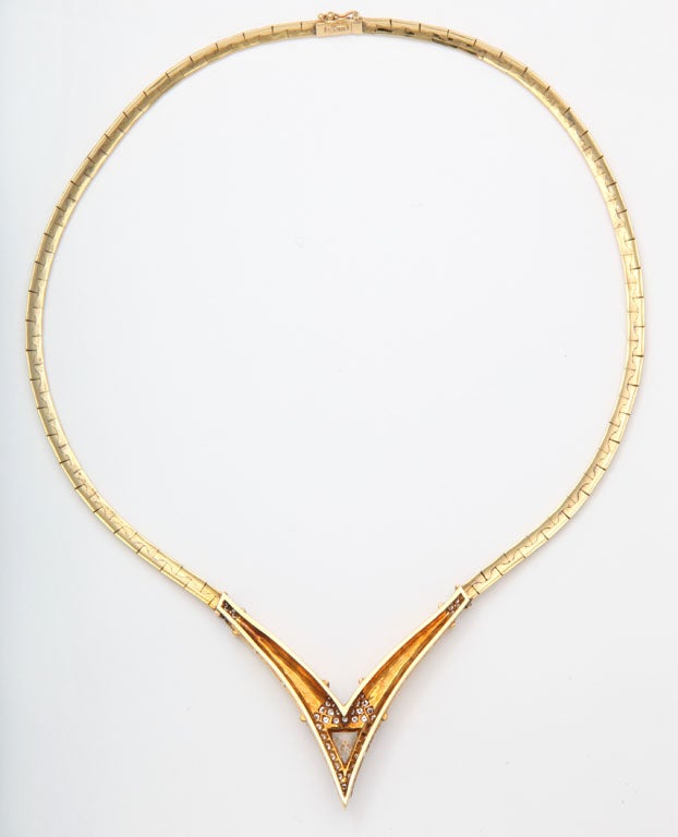 Chic Diamond Gold Necklace In Excellent Condition In New York, NY