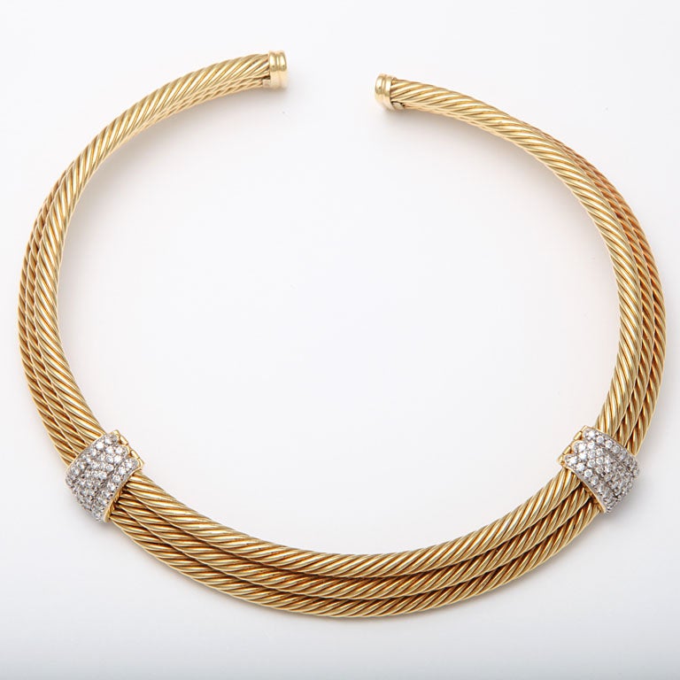 18k yellow gold 3 twisted cables, applied with 2 keystone shape ornaments that are movable and re-movable, wear one, two or none depending on the occasion
100 diamonds 5.00 carats
