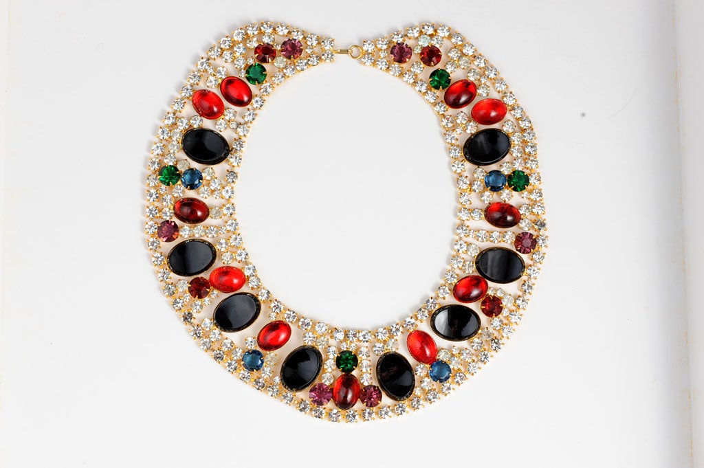 SPECTACULAR COLLAR NECKLACE WITH HOOK CLOSURE UNSIGNED,FAUX DIAMONDS AND JEWELS