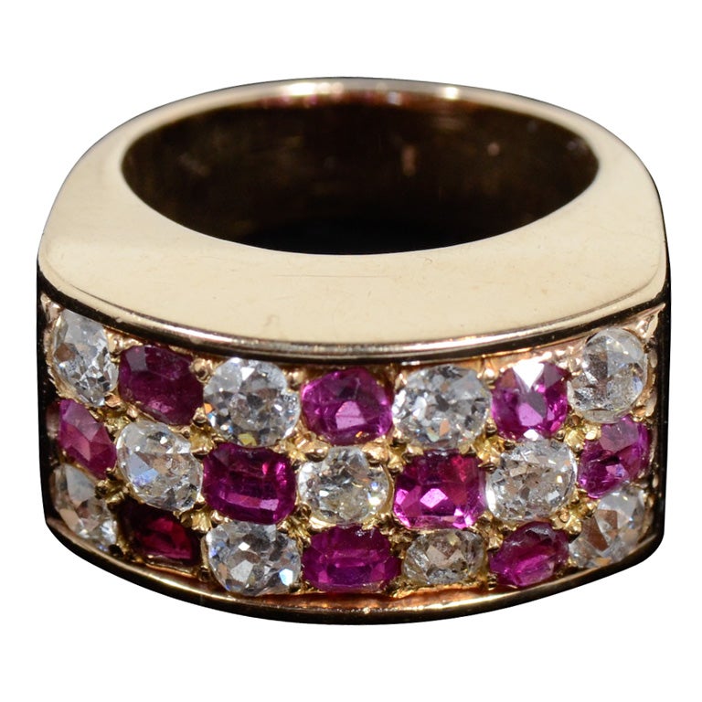 Stunning Gold Ruby and Diamond Ring