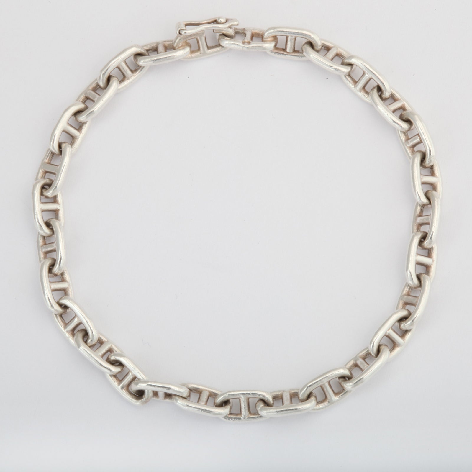Small anchor link Hermes sterling silver bracelet with a hidden clasp. This bracelet was made before they started using the toggle style clasp. The bracelet measures 6mm wide and is 7.5